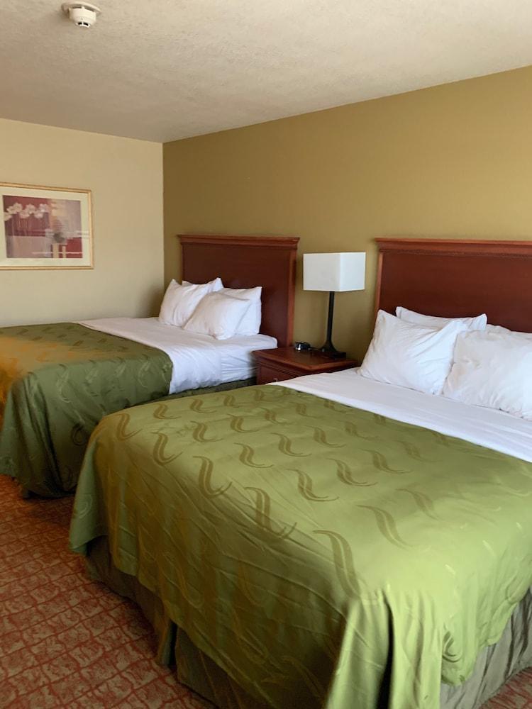 Heritage Hotel And Suites Dickinson Buitenkant foto