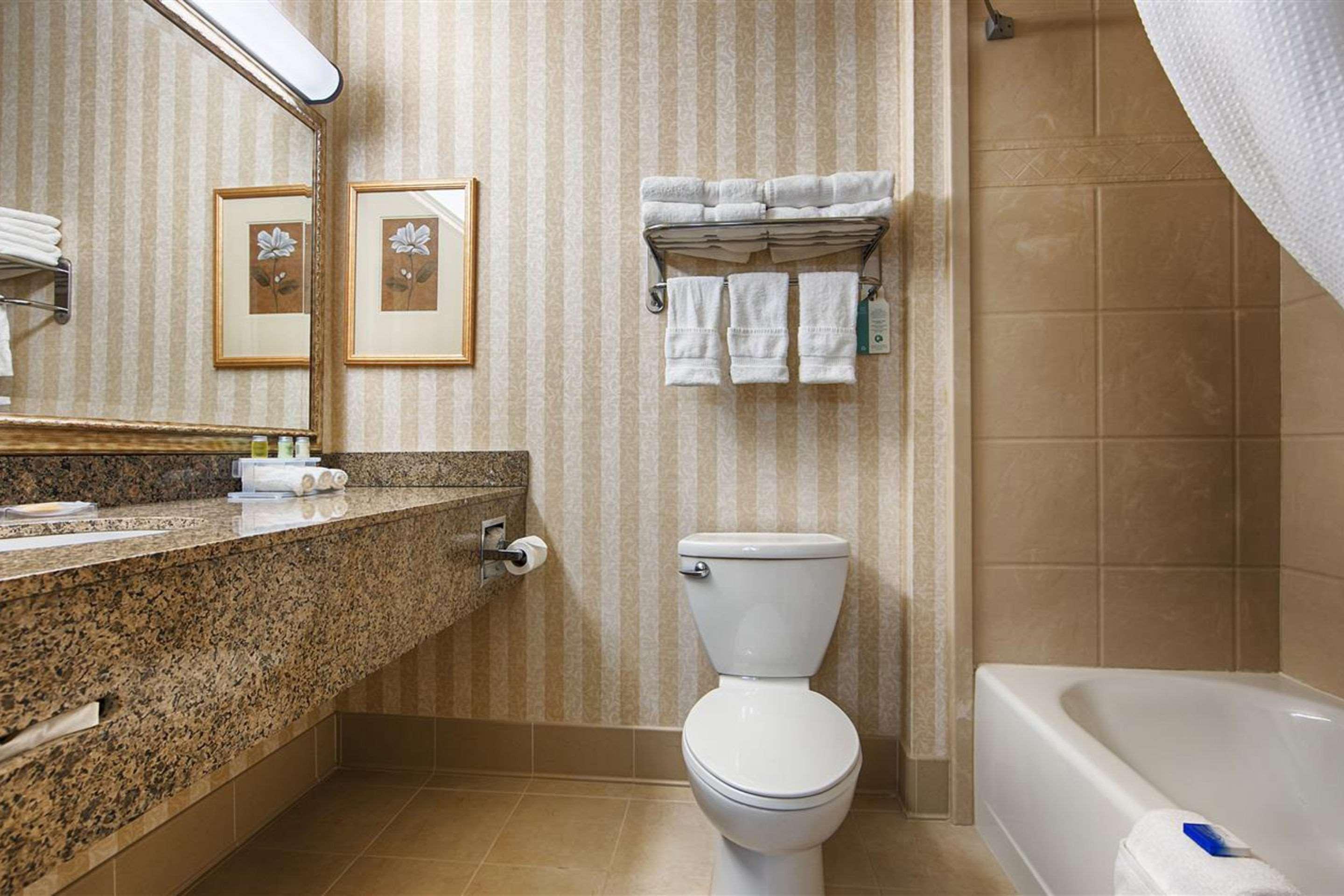 Heritage Hotel And Suites Dickinson Buitenkant foto
