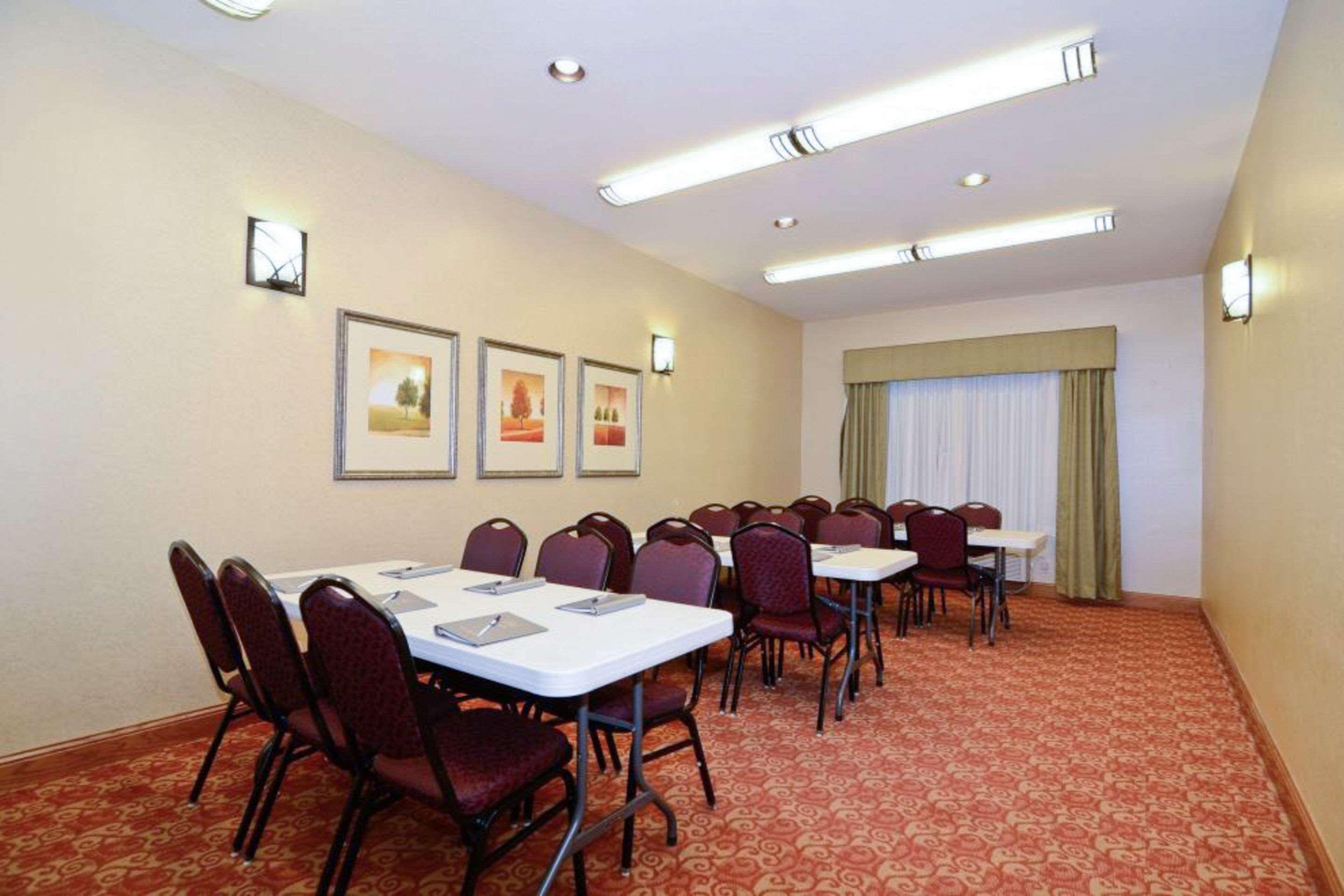 Heritage Hotel And Suites Dickinson Buitenkant foto