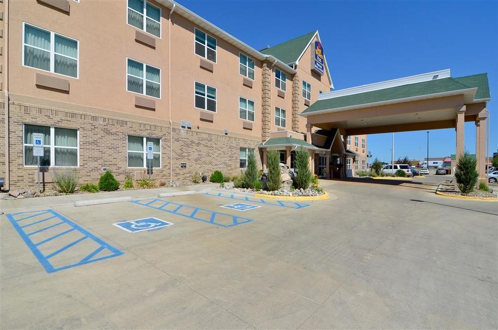 Heritage Hotel And Suites Dickinson Buitenkant foto
