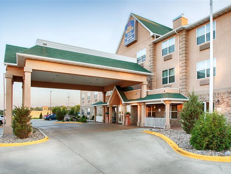 Heritage Hotel And Suites Dickinson Buitenkant foto